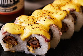 Makis para Compartir: 30 Cortes de MAKIS + 2 Bebidas 