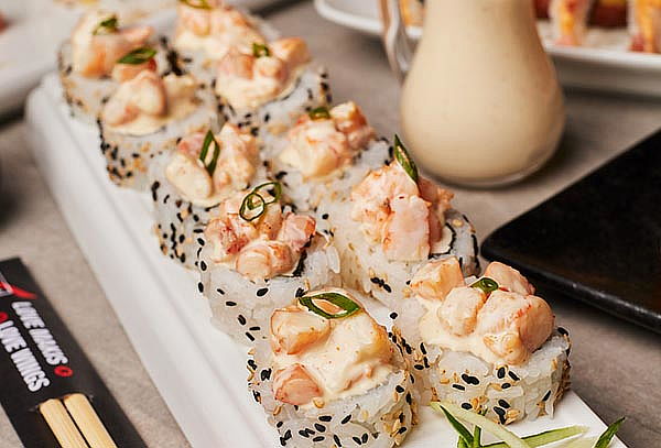 Makis para Compartir: 30 Cortes de MAKIS + 2 Bebidas 