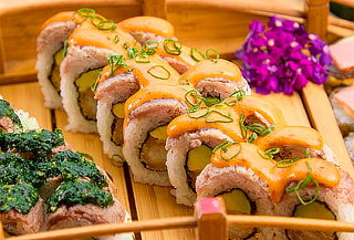 Barra libre de Makis +  4 Alitas + Bebida