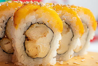 Barra libre de Makis +  4 Alitas + Bebida