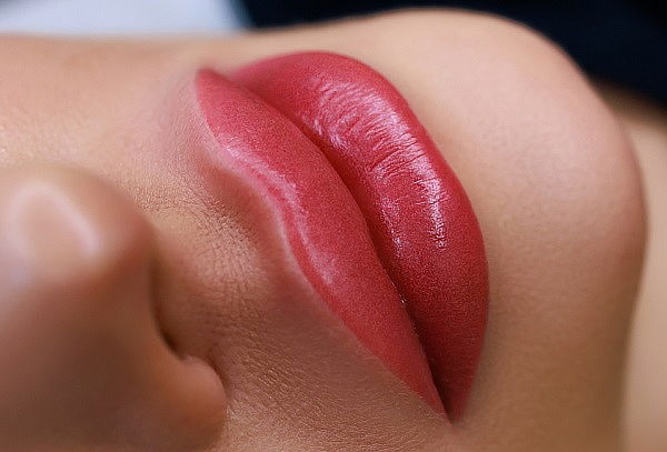 Micropigmentación de labios + Neutralización