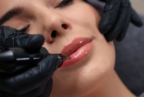 Micropigmentación de labios + Neutralización