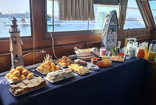 Desayuno Buffet en AltaMar en Yate + Paseo con Bavaria Yacht