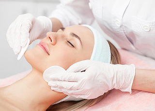 Limpieza Facial Profunda + Dermaplaning 