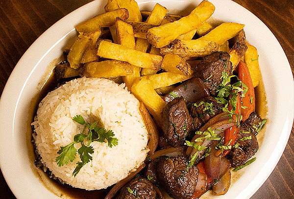 Lomo Fino Saltado con Carne Brasileña 