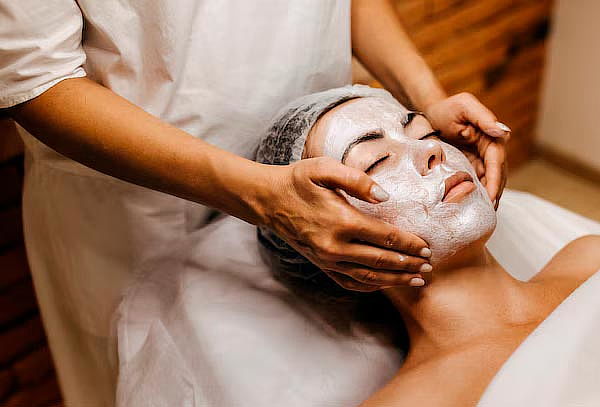 Facial Express + Retiro de Comedones +  Hidratación 