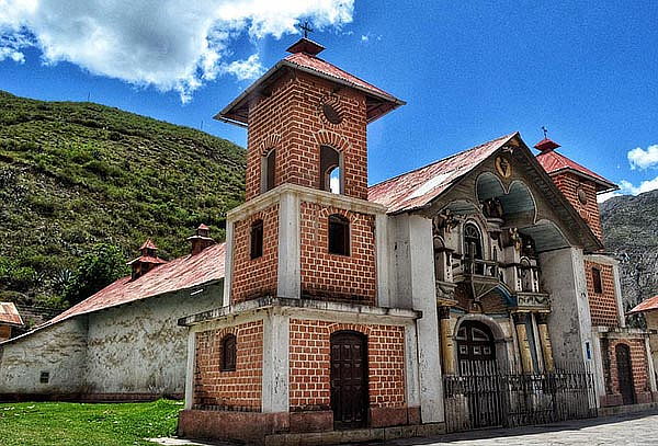  ¡Tour Churín 2D/1N! Hospedaje, Baños Termales y Más