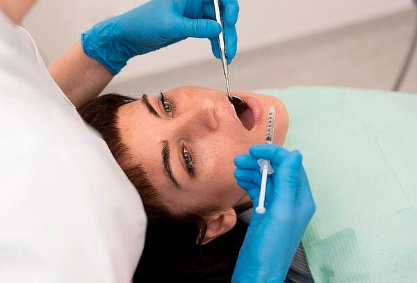 2 Cambios De Amalgama Por Resina + Limpieza + Fluorización
