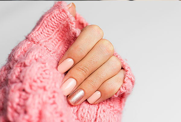 Uñas Acrílicas + Pedrería o Glitter en una Uña en AV2 Salón