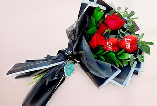 Detalle Perfecto: Ramo de Rosas Rojas  "I love You" y Mas