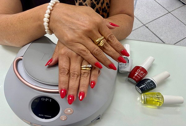 Manicure + Esmaltado en Gel Color OPI con Lámpara UV 