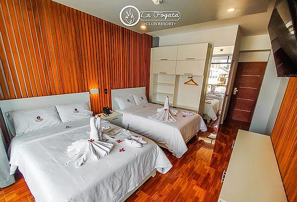 1 o 2 Noches + Desayunos + Piscina y Más en Hotel La Fogata 