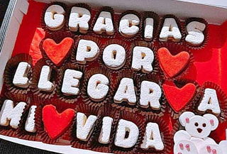 ¡Lúcete con este Detalle! Alfajores Mensaje Romántico