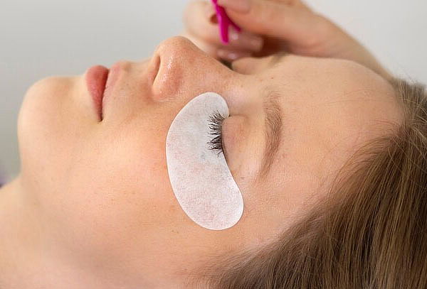 Lifting de Pestañas + Laminado & Perfilado Cejas + Manicure