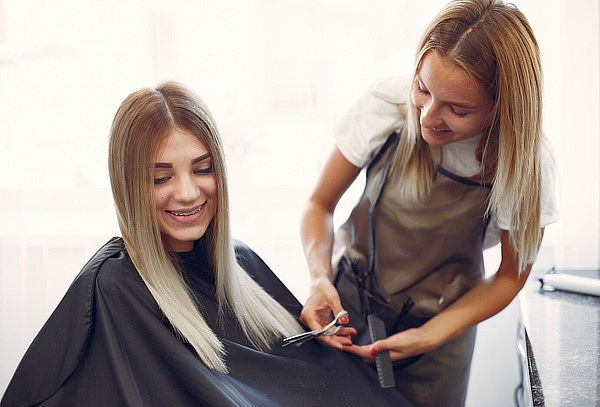 Corte de Cabello + Masaje Capilar + Cepillado 