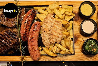 Válido 28 y 29- Parrilla Para 2: 2 Lomos + Pollo + Chorizos 