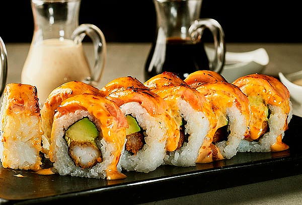 Full Barra Libre de Makis +Bebida y Más en Oshi 