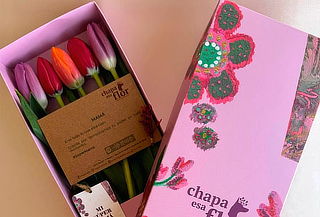 Box Premium Mamá con 5 o 10 Tulipanes Multicolor y Más 
