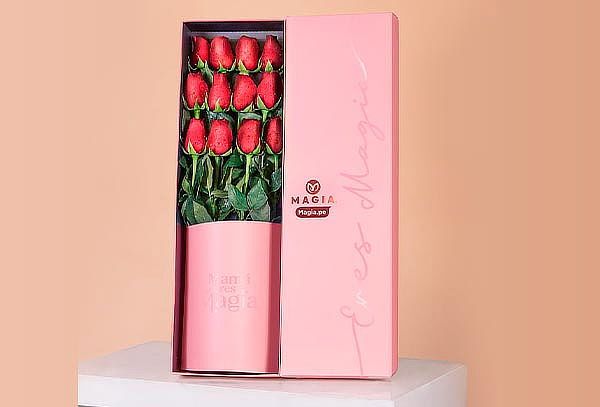 Caja de Magia.pe con 12 Rosas Naturales Premium
