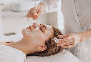 Masaje Relajante + Limpieza Facial + Peeling + Extracción