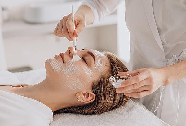 Masaje Relajante + Limpieza Facial + Peeling + Extracción