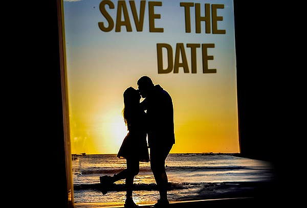 Sesión Pre- Boda en Playa o Parque + Fotos Digitales y Más