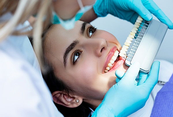 2 Sesiones de Blanqueamiento dental + Destartraje + Flúor