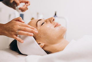Limpieza Facial Profunda + Aparatología en Jade Beauty Salón