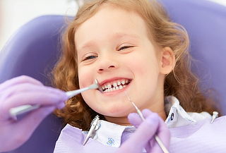 3 Sellantes o Curaciones Simples + Profilaxis + Fisio Oral