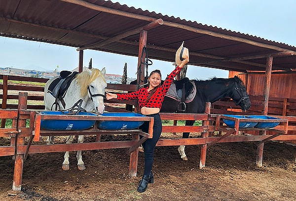 Paseos a Caballo + Mini Granjita: Ruta a la Playa y Más
