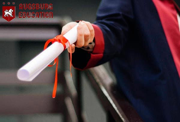 - 97% en MBA + Diplomado a Elección