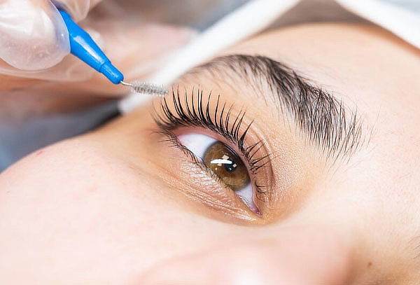 Extensión de Pestañas + Laminado Cejas o Pigmentación y Más