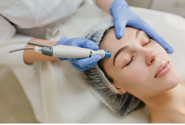 Hydrafacial + Exfoliación + Vapor de ozono + Mascarilla 