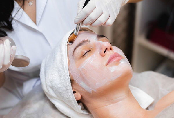 Manicure + Pedicure Gel + Limpieza Facial Profunda 