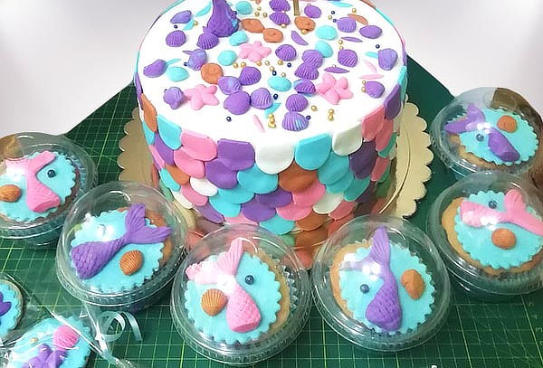 Torta de 18 o 30 Porciones + 6 Galletas o Cupcakes Temáticas