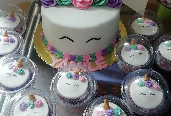 Torta de 18 o 30 Porciones + 6 Galletas o Cupcakes Temáticas