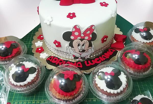 Torta de 18 o 30 Porciones + 6 Galletas o Cupcakes Temáticas