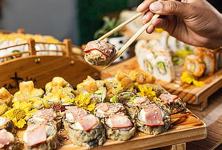 Barra libre de Makis +  4 Alitas 