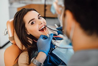 ·	Limpieza Dental  Destartraje Profilaxis, Flúor y más