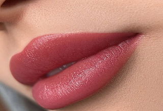 Micropigmentación de labios + Perfilado de cejas