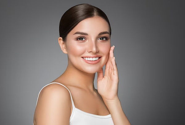 Hollywood Peel + Exosomas + Láser Q-Switch