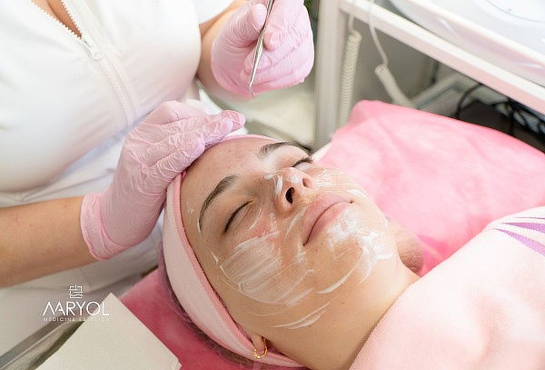 Rejuvenecimiento Facial + Toxina botulínica + Vitaminización