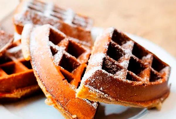 Desayuno del Nonno: Waffles + Jugo + Café