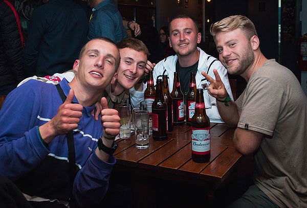 ¡Tour de Bares + Bebidas en Barranco! con Bar Crawl Lima