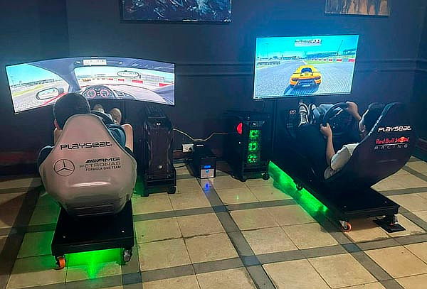 Videojuegos: Simuladores de Carrera y Mesa de Fulbito y Más