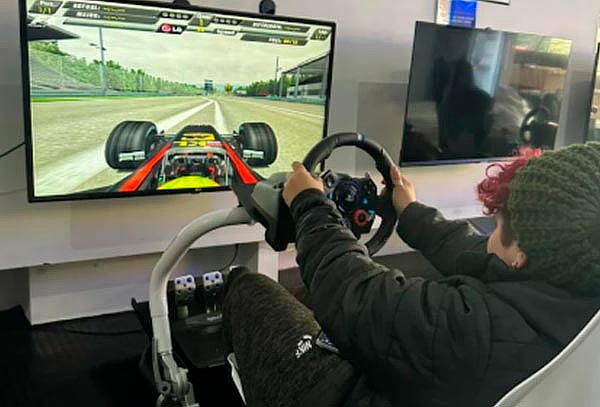 Videojuegos: Simuladores de Carrera y Mesa de Fulbito y Más