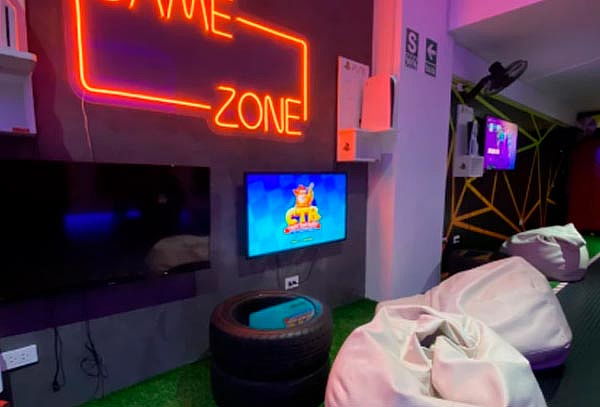 Videojuegos: Simuladores de Carrera y Mesa de Fulbito y Más