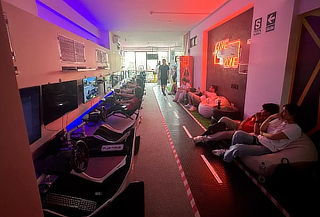 Videojuegos: Simuladores de Carrera y Mesa de Fulbito y Más