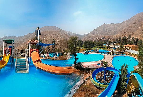 Entrada + PISCINAS con TOBOGANES + Opción a Almuerzo y Más