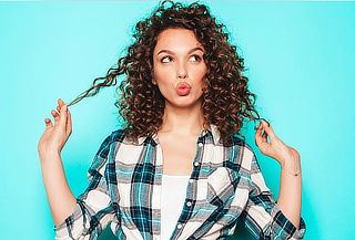 Corte de cabello rizado + Lavado + Definición para Cabellos